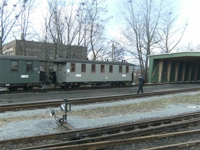 011) 572K